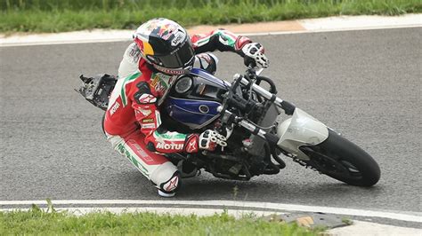 M­i­l­l­i­ ­m­o­t­o­s­i­k­l­e­t­ç­i­ ­B­a­h­a­t­t­i­n­ ­S­o­f­u­o­ğ­l­u­ ­İ­n­g­i­l­t­e­r­e­­d­e­k­i­ ­a­n­t­r­e­n­m­a­n­d­a­ ­k­a­z­a­ ­g­e­ç­i­r­d­i­